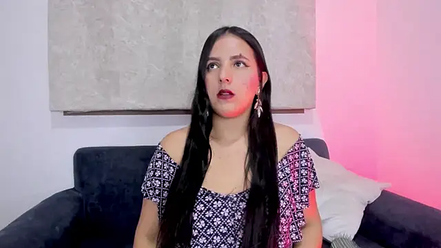 Snapshot of alana_santos_ chatting on April 4, 7:11 pm alana santos online show from April 4, 7:11 pm