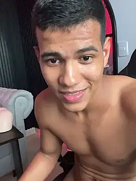 noahdark  online show from May 17, 2:24 pm