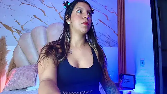 Snapshot of Lunaa_Rossee chatting on April 1, 11:55 am Lunaa Rossee online show from April 1, 11:55 am