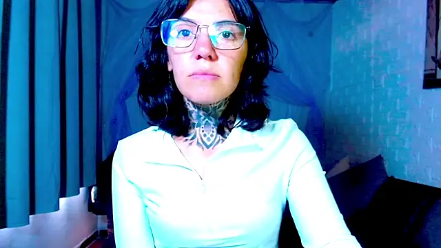 LannieGonzales online show from April 1, 6:38 pm