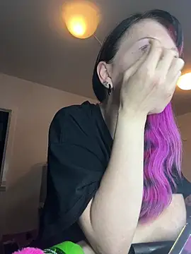 Snapshot of CutieTracer chatting on April 2, 4:26 pm CutieTracer online show from April 2, 4:26 pm