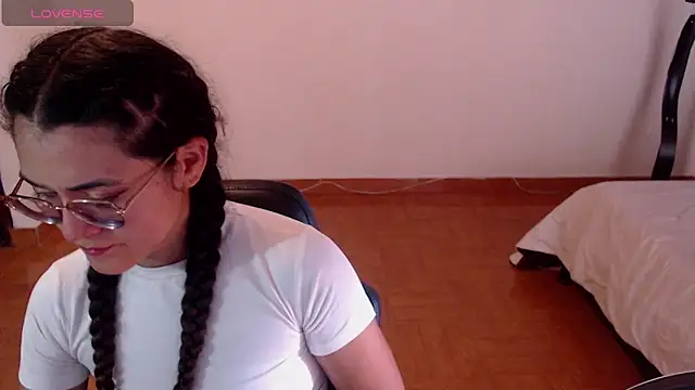 FreyaRouge online show from April 20, 3:37 pm