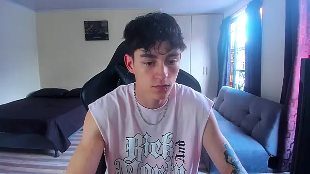 Snapshot of Luke_Chill chatting on April 27, 5:11 pm Luke Chill online show from April 27, 5:11 pm