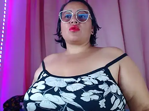 Snapshot of vibeSex1 chatting on April 26, 7:11 pm vibeSex1 online show from April 26, 7:11 pm