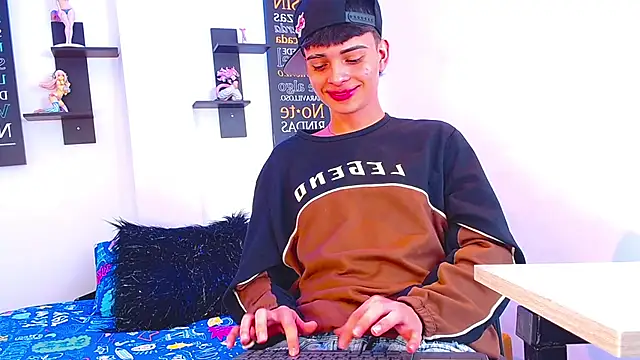 milo hot  online show from April 3, 6:17 pm