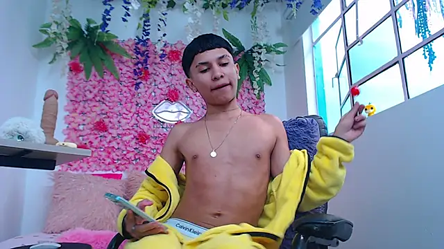 Snapshot of Thiagorincon22 chatting on March 31, 9:26 pm Thiagorincon22 online show from March 31, 9:26 pm