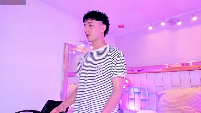 Snapshot of Taylor_Brooks chatting on April 6, 6:09 pm Taylor Brooks online show from April 6, 6:09 pm