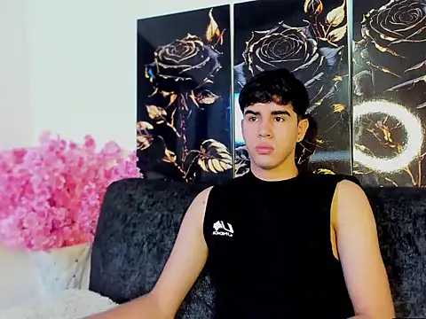 Snapshot of Andy_wood chatting on April 6, 1:01 pm Andy wood online show from April 6, 1:01 pm