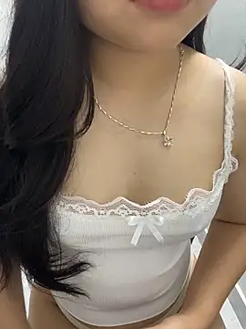 Rosecute11 online show from April 24, 7:00 am