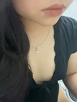 Rosecute11 online show from May 5, 3:31 pm
