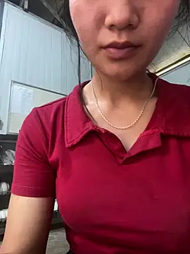 Snapshot of Elisa-a chatting on April 2, 9:40 am Elisa-a online show from April 2, 9:40 am