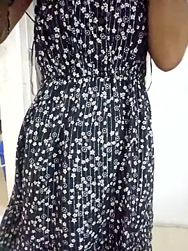 Snapshot of unique_sexy11 chatting on April 6, 9:43 am unique sexy11 online show from April 6, 9:43 am