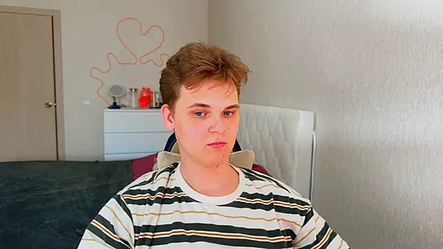 Snapshot of EvincedHook chatting on March 31, 11:21 am EvincedHook online show from March 31, 11:21 am