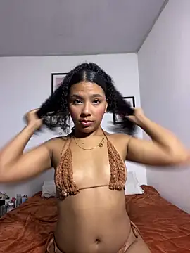 Snapshot of Cristall___ll chatting on April 1, 8:28 pm Cristall ll online show from April 1, 8:28 pm