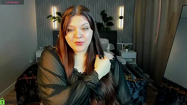 Evelyne Loo online show from April 29, 9:13 am