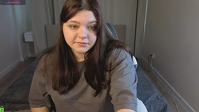 Evelyne Loo online show from May 4, 1:01 am