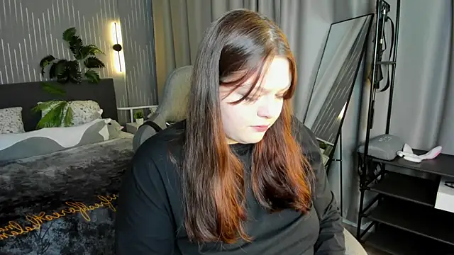 Evelyne Loo online show from May 13, 9:17 am