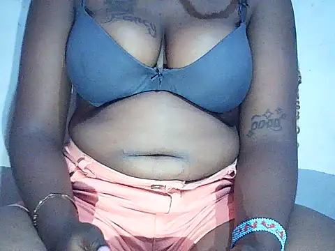 Snapshot of FreakyHucku2 chatting on April 1, 7:09 am FreakyHucku2 online show from April 1, 7:09 am