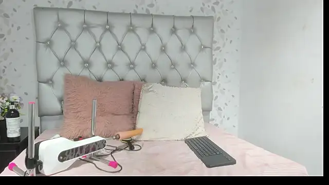 Snapshot of brenda_sofia69 chatting on July 28, 7:39 pm brenda sofia69 online show from July 28, 7:39 pm