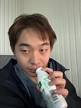 Snapshot of QingLong0012026 chatting on April 2, 1:20 pm QingLong0012026 online show from April 2, 1:20 pm