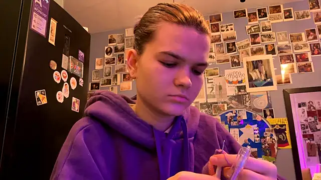 DarylLarrow online show from April 3, 5:22 pm