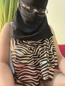 dilsheen kaur live online show from April 4, 4:48 pm