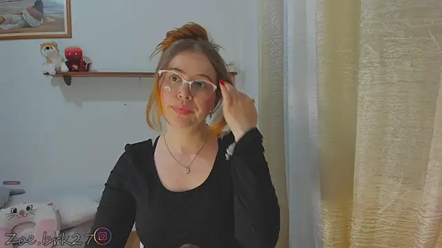 Snapshot of Zoe_brk chatting on May 1, 5:17 pm Zoe brk online show from May 1, 5:17 pm