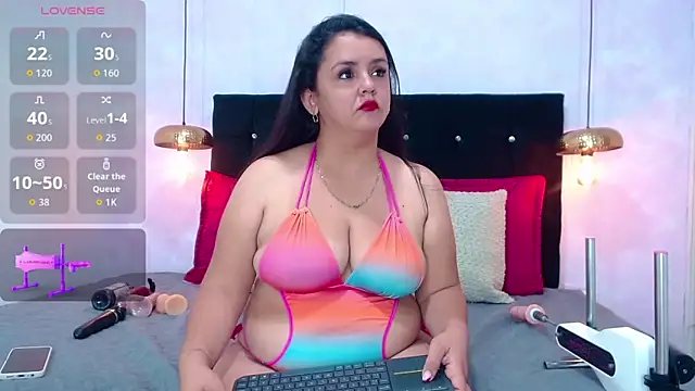 Snapshot of KeiraBrook chatting on April 6, 6:20 pm KeiraBrook online show from April 6, 6:20 pm