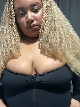 Snapshot of zahiraax chatting on April 3, 8:07 pm zahiraax online show from April 3, 8:07 pm