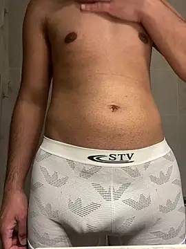 lucasss060 online show from April 3, 7:01 pm