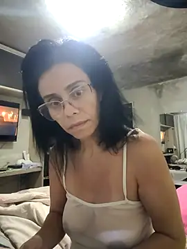 Snapshot of Cristotoza chatting on May 9, 6:18 am Cristotoza online show from May 9, 6:18 am