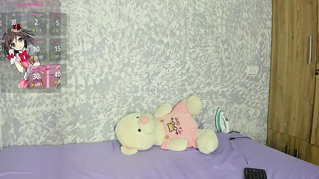 Snapshot of Sophie_bunny1 chatting on June 20, 9:39 pm Sophie bunny1 online show from June 20, 9:39 pm