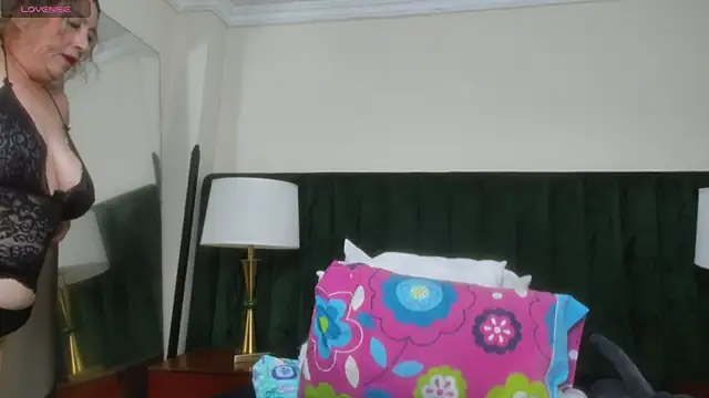 RoxanneSquirt online show from May 16, 12:18 am