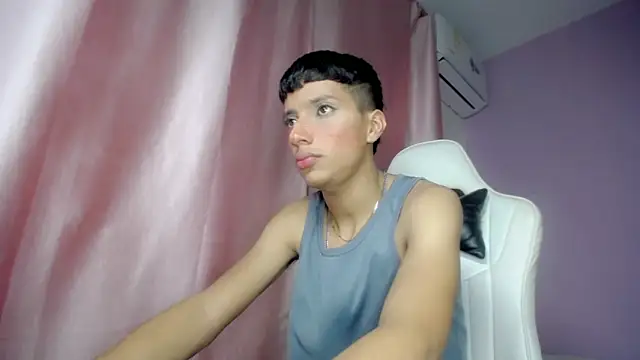 Snapshot of Yei_lee_ chatting on April 28, 3:11 am Yei lee online show from April 28, 3:11 am