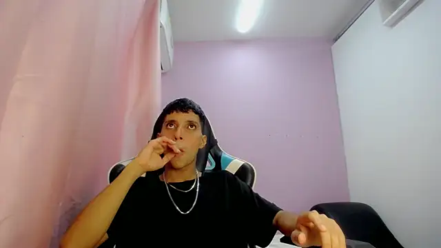 Snapshot of Yei_lee_ chatting on April 30, 3:35 am Yei lee online show from April 30, 3:35 am