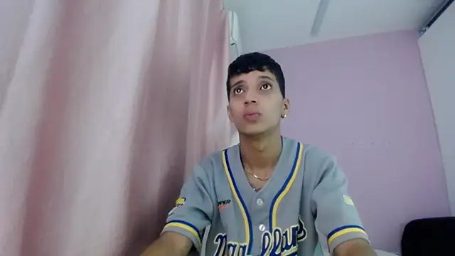 Snapshot of Yei_lee_ chatting on May 14, 9:27 am Yei lee online show from May 14, 9:27 am