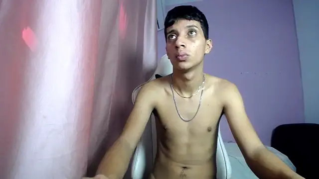 Snapshot of Yei_lee_ chatting on May 18, 8:36 pm Yei lee online show from May 18, 8:36 pm