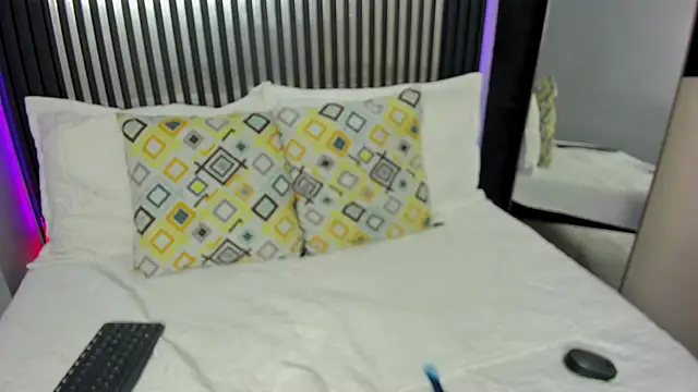 Snapshot of Katt_Diamond chatting on April 2, 3:09 pm Katt Diamond online show from April 2, 3:09 pm