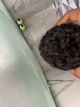 Snapshot of arthur22centim chatting on April 2, 7:44 pm arthur22centim online show from April 2, 7:44 pm