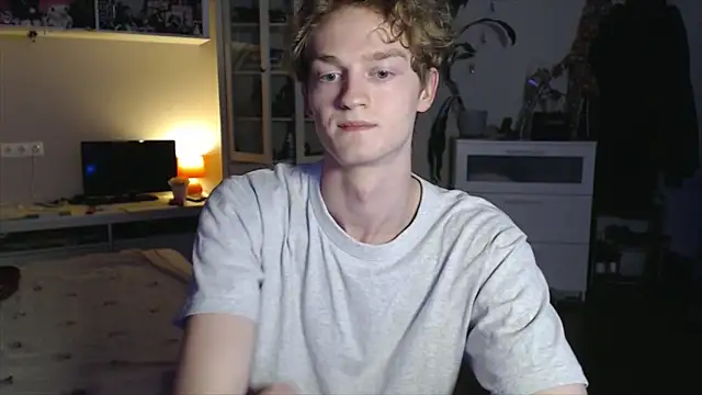 Snapshot of Daniel_Yumm chatting on April 3, 6:50 pm Daniel Yumm online show from April 3, 6:50 pm