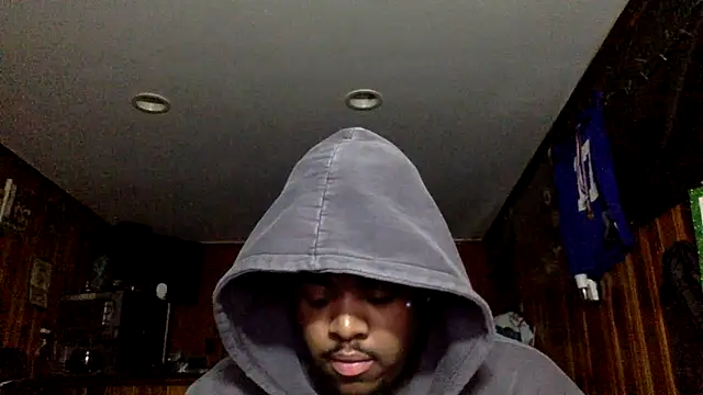 Snapshot of MrSlingIt chatting on April 4, 4:33 am MrSlingIt online show from April 4, 4:33 am