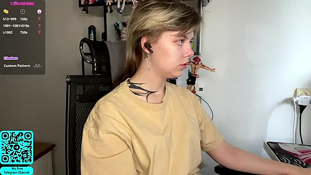 MadalynNosel online show from April 28, 7:13 am