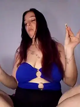 EmmaWillow online show from April 20, 1:58 pm