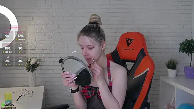 Snapshot of AmmyShaw chatting on April 4, 4:33 am AmmyShaw online show from April 4, 4:33 am