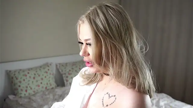 Snapshot of UnfittedExchange chatting on April 7, 1:22 pm UnfittedExchange online show from April 7, 1:22 pm