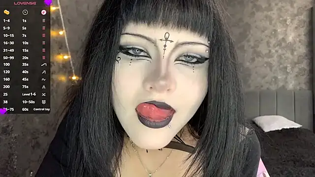 Snapshot of EmilyEmbears chatting on June 12, 6:34 am EmilyEmbears online show from June 12, 6:34 am