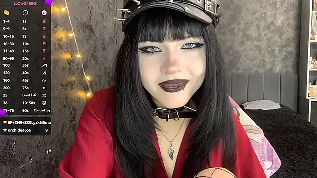 Snapshot of EmilyEmbears chatting on June 15, 7:21 am EmilyEmbears online show from June 15, 7:21 am