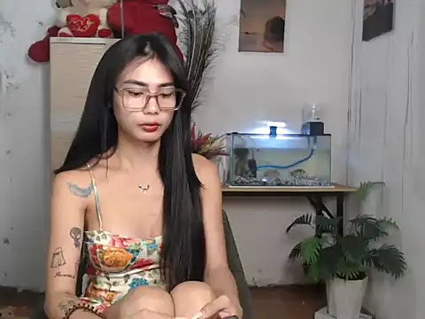 Snapshot of Martha4you chatting on June 15, 10:23 pm Martha4you online show from June 15, 10:23 pm