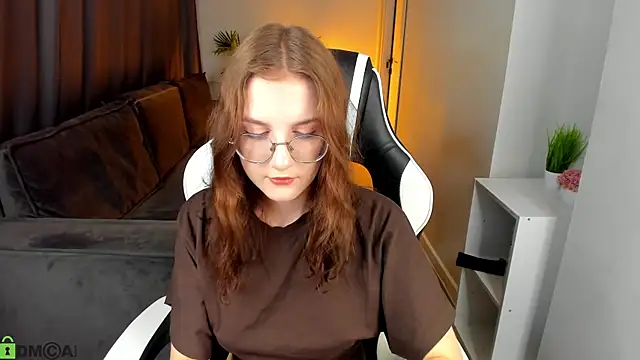 Snapshot of Madeli_nova chatting on April 6, 1:58 am Madeli nova online show from April 6, 1:58 am