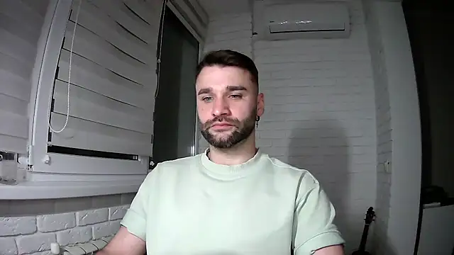 Snapshot of DaddySlava chatting on April 1, 7:11 pm DaddySlava online show from April 1, 7:11 pm